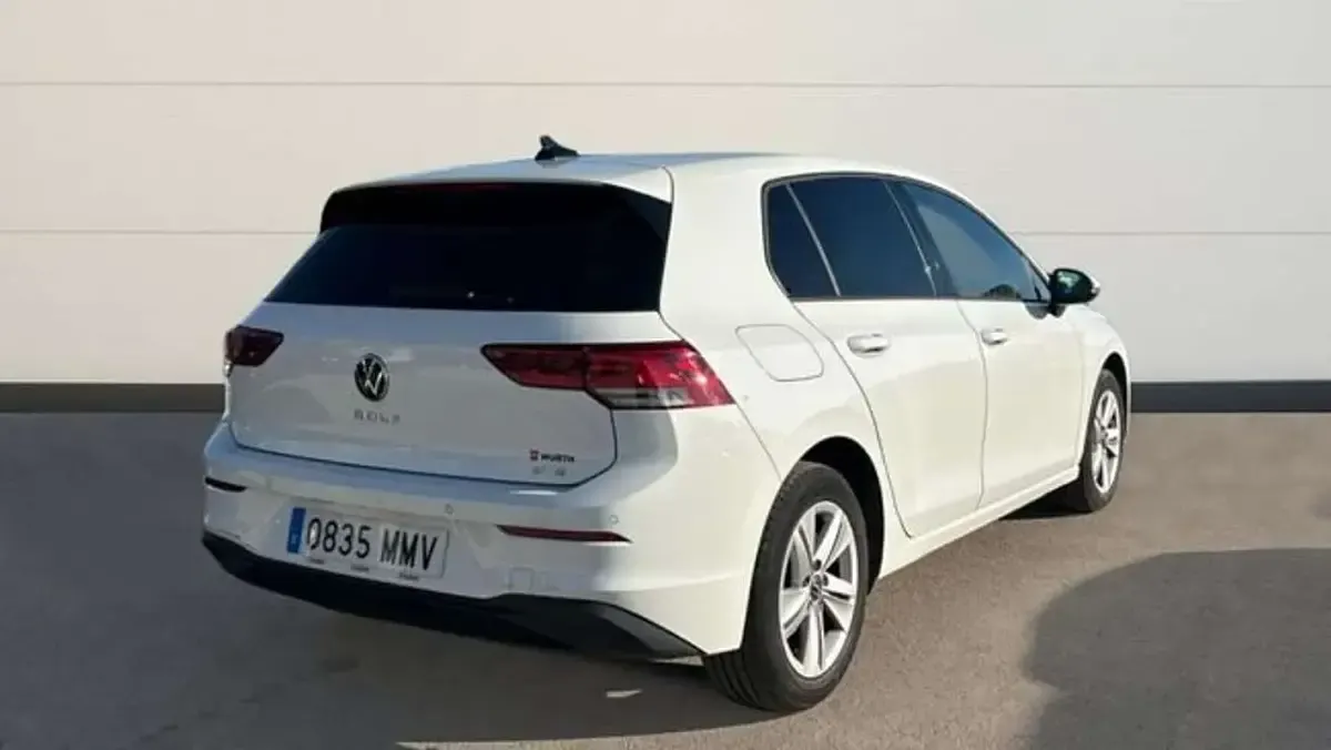 Usado VW Golf VIII Life 111 CV (81 kW) 2024 Blanco Berlina