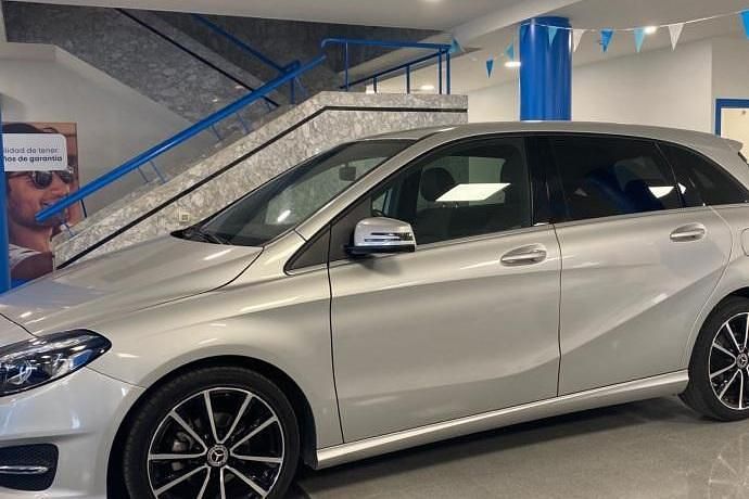 Usado Mercedes B180 109 CV (80 kW) 2018 Plateado Monovolumen