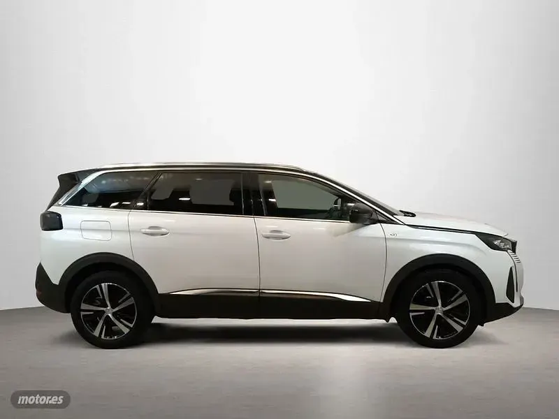Usado Peugeot 5008 GT 131 CV (96 kW) 2023 Plateado SUV