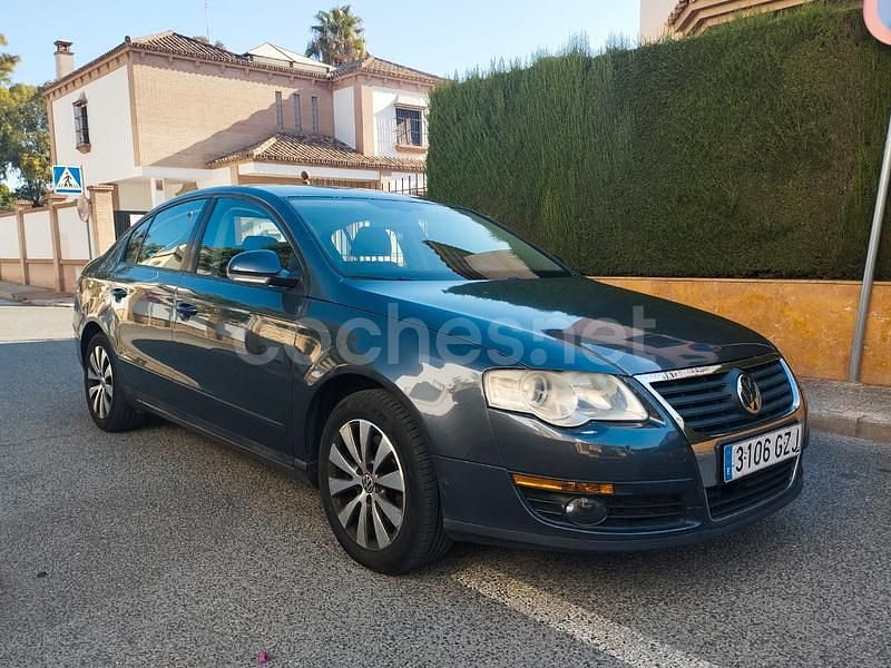 Azul Usado 2010 VW Passat Advance Berlina | 3999 € (Buen precio) - Imagen 1/4