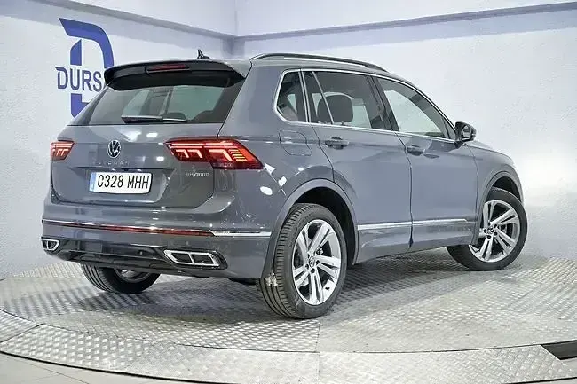 Usado VW Tiguan R-line 245 CV (180 kW) 2023 Gris SUV