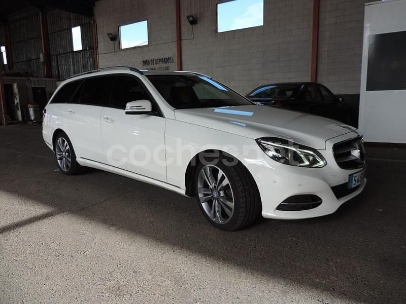 Usado Mercedes E220 Avantgarde 170 CV (125 kW) 2015 Blanco Familiar