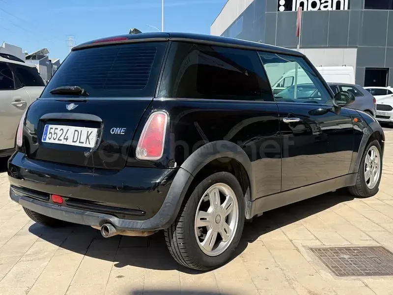 Usado Mini ONE 90 CV (66 kW) 2005 Negro Utilitario