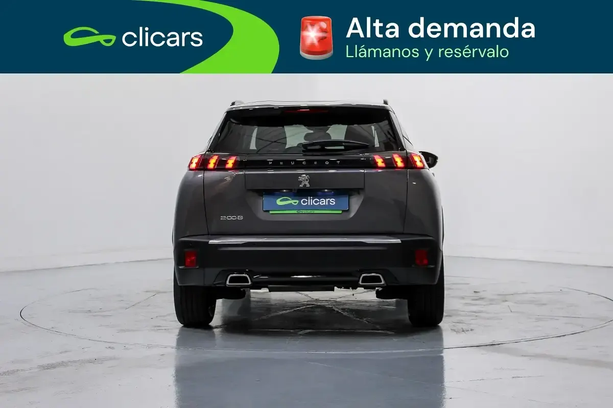 Usado Peugeot 2008 Allure 130 CV (95 kW) 2022 Gris SUV