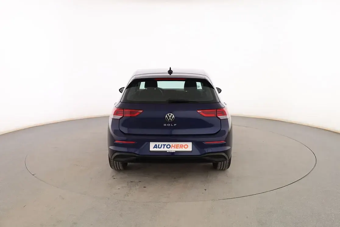 Usado VW Golf VIII 116 CV (85 kW) 2021 Azul Berlina