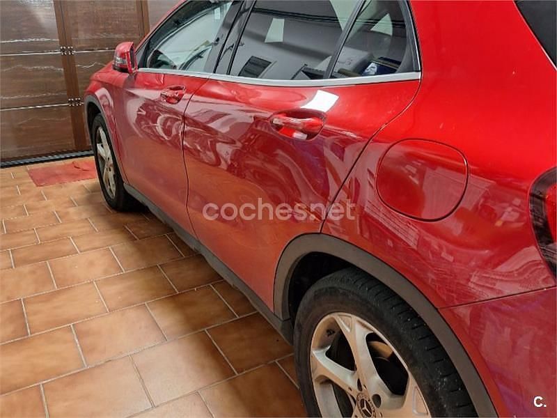Usado Mercedes GLA200 136 CV (100 kW) 2018 Rojo SUV