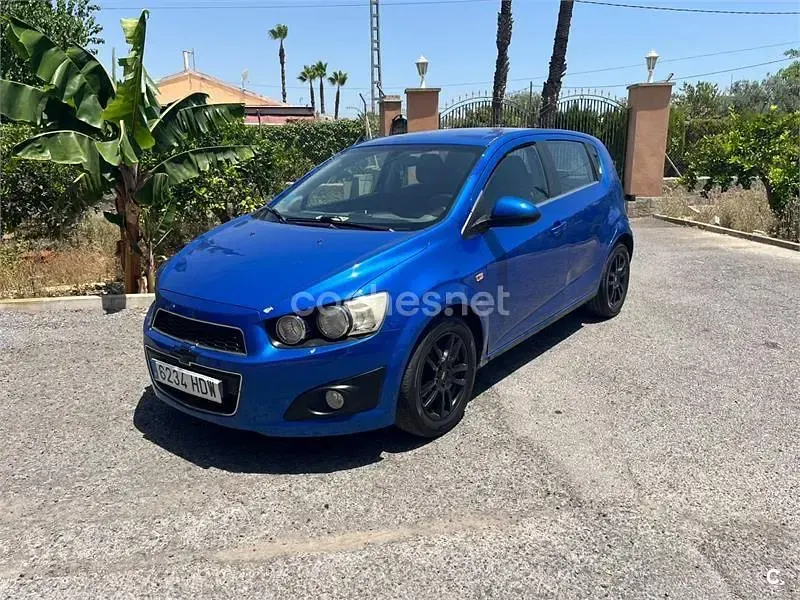 Usado Chevrolet Aveo LTZ 100 CV (73 kW) 2011 Azul Berlina