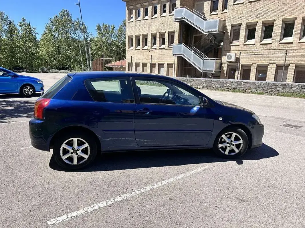 Usado Toyota Corolla Sol 116 CV (85 kW) 2004 Azul Utilitario
