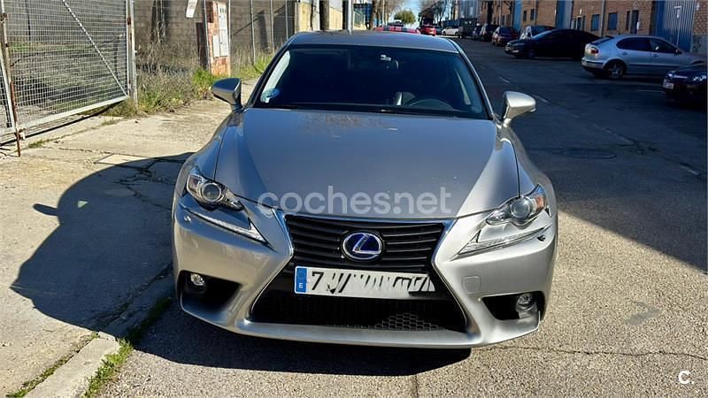 Usado Lexus IS300h Executive Line 223 CV (164 kW) 2016 Gris / plata Berlina