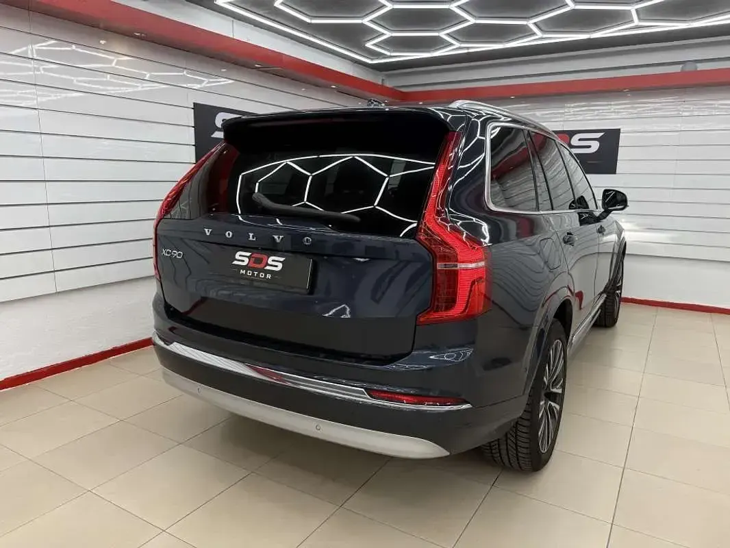 Usado Volvo XC90 Core 455 CV (334 kW) 2022 Azul SUV