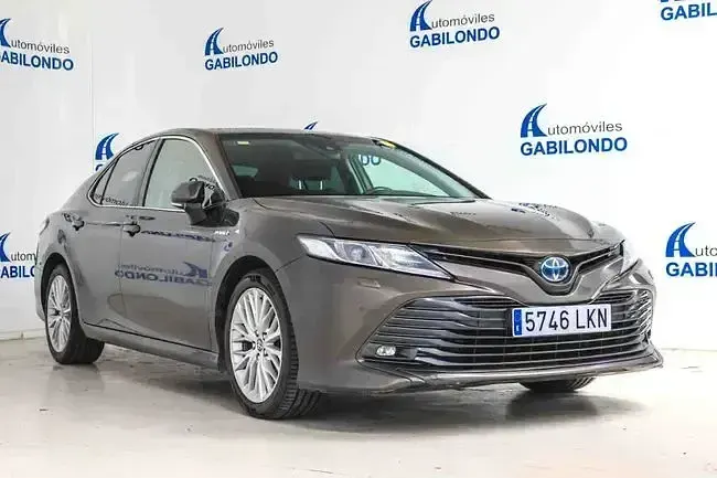 Usado Toyota Camry Advance 218 CV (160 kW) 2020 Marrón Berlina