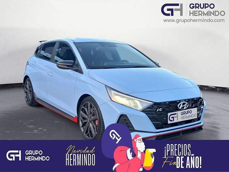 Azul Usado 2021 Hyundai i20 Berlina | 25.885 € (Caro) - Imagen 1/4
