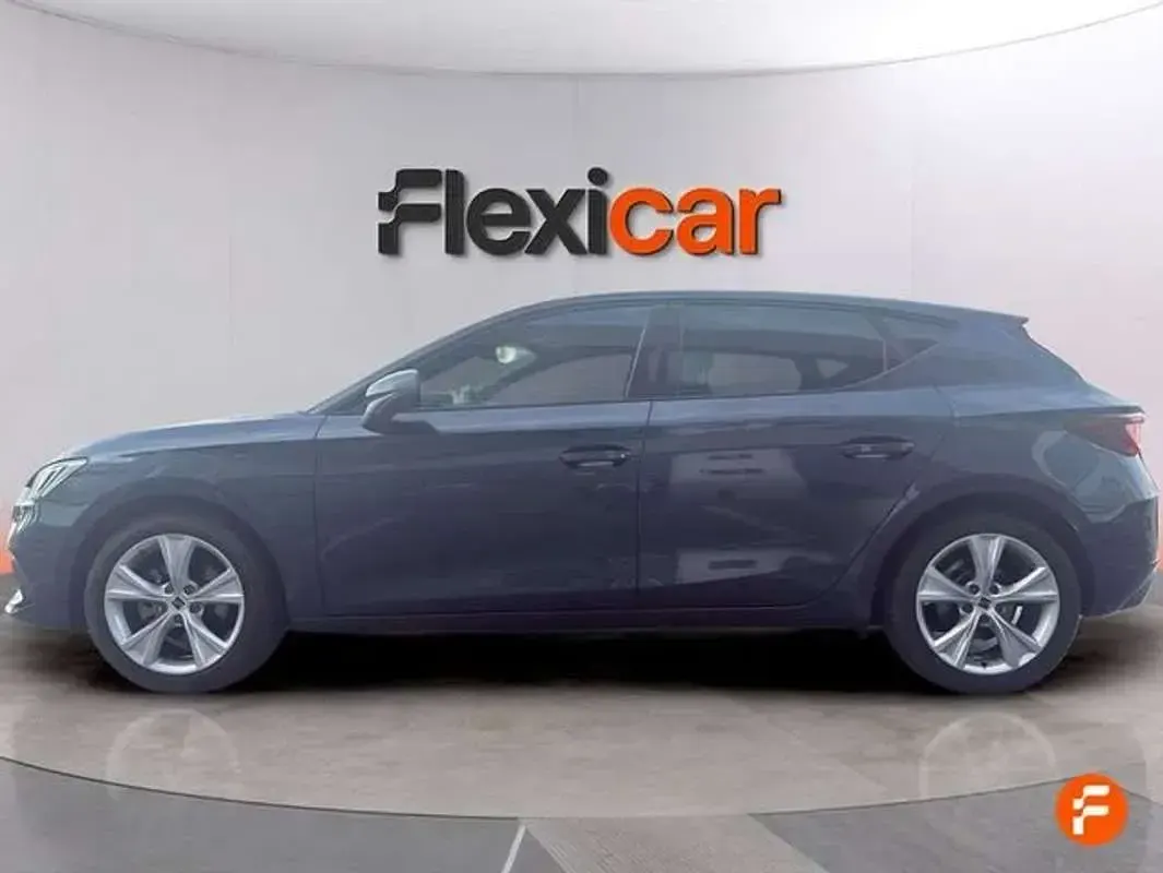 Usado Seat Leon FR 116 CV (85 kW) 2025 Gris Utilitario