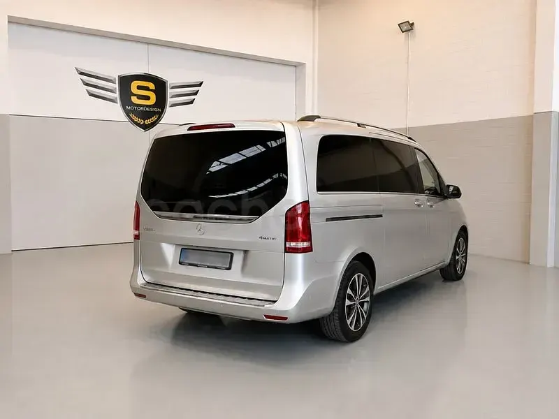 Usado Mercedes V250 Avantgarde 190 CV (139 kW) 2020 Gris / plata Monovolumen