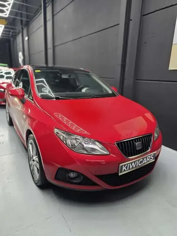 Usado Seat Ibiza Sport 105 CV (77 kW) 2010 Rojo Utilitario