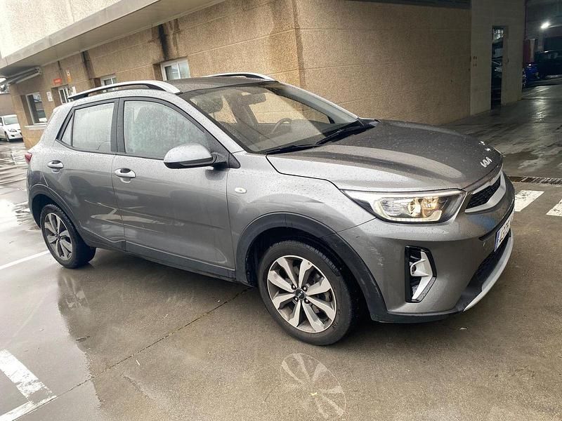 Usado Kia Stonic 84 CV (61 kW) 2023 Gris SUV