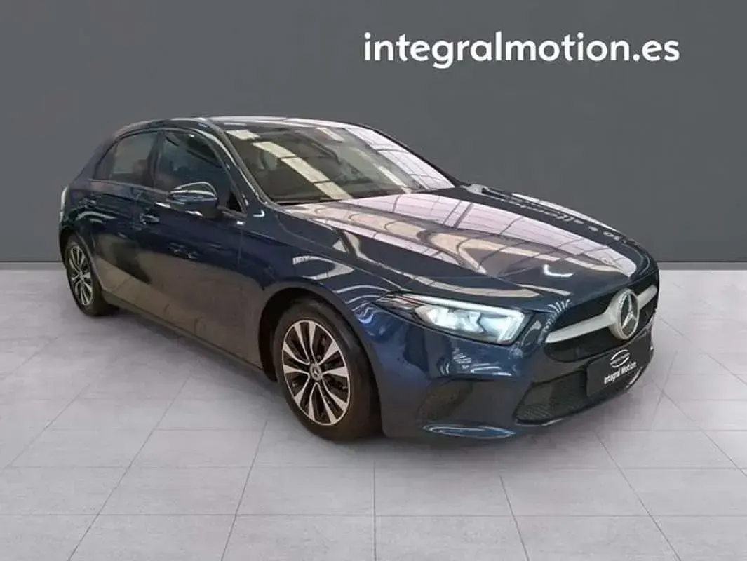 Usado Mercedes A180 109 CV (80 kW) 2021 Azul Utilitario
