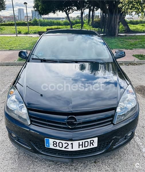 Usado Opel Astra GTC 90 CV (66 kW) 2011 Negro Berlina
