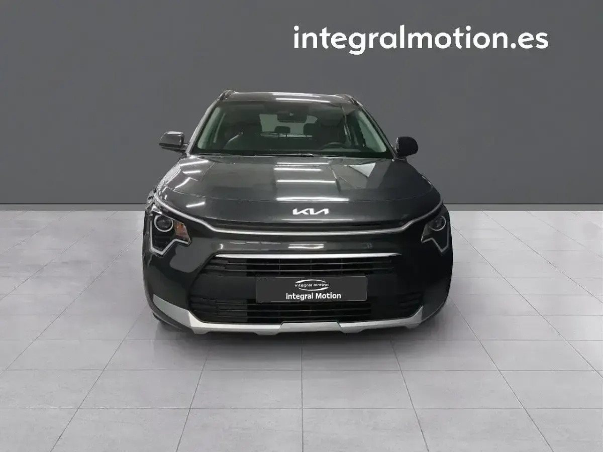 Usado Kia Niro 141 CV (103 kW) 2024 Gris SUV