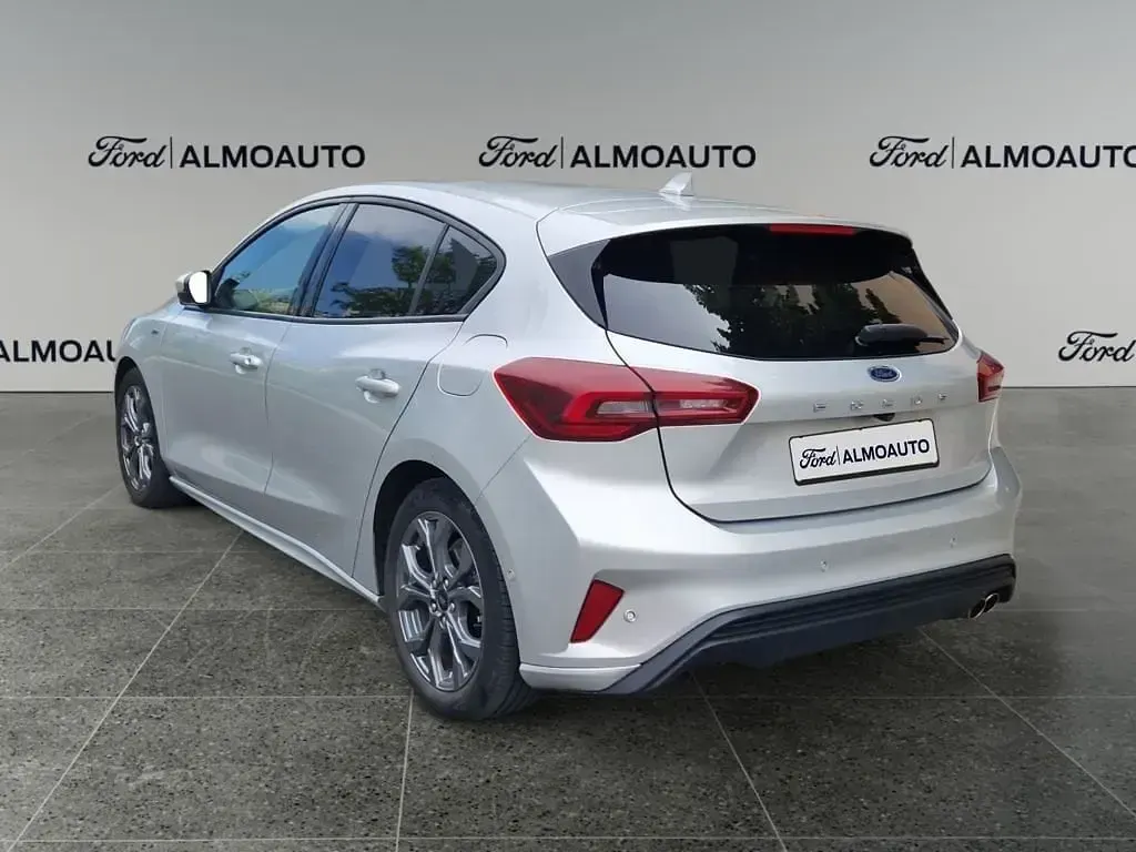 Usado Ford Focus ST-Line 155 CV (114 kW) 2024 Plata perla (metalizado) Berlina