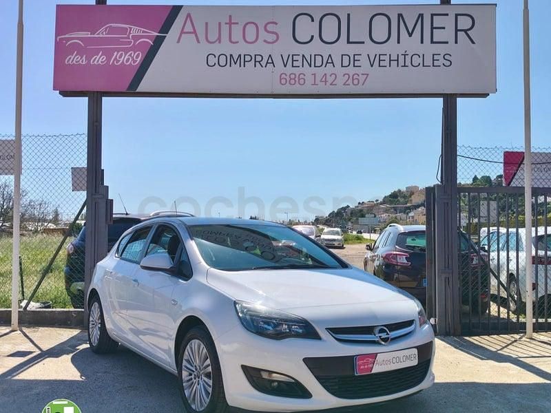 Usado Opel Astra Selective 140 CV (102 kW) 2015 Blanco Berlina