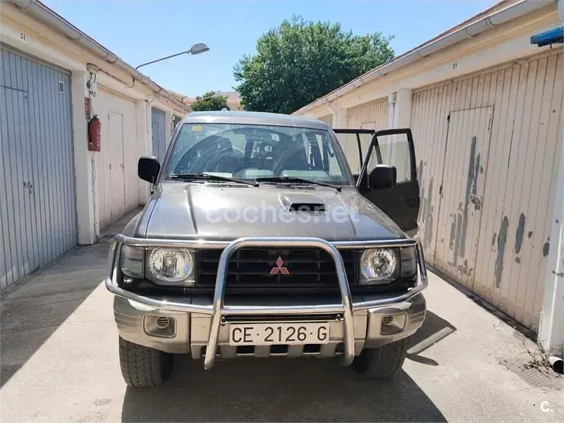 Usado Mitsubishi Montero 125 CV (91 kW) 1998 Negro SUV