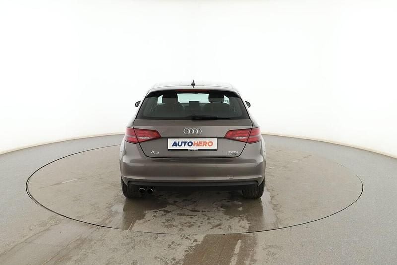 Usado Audi A3 Ambiente 180 CV (132 kW) 2016 Marrón Berlina