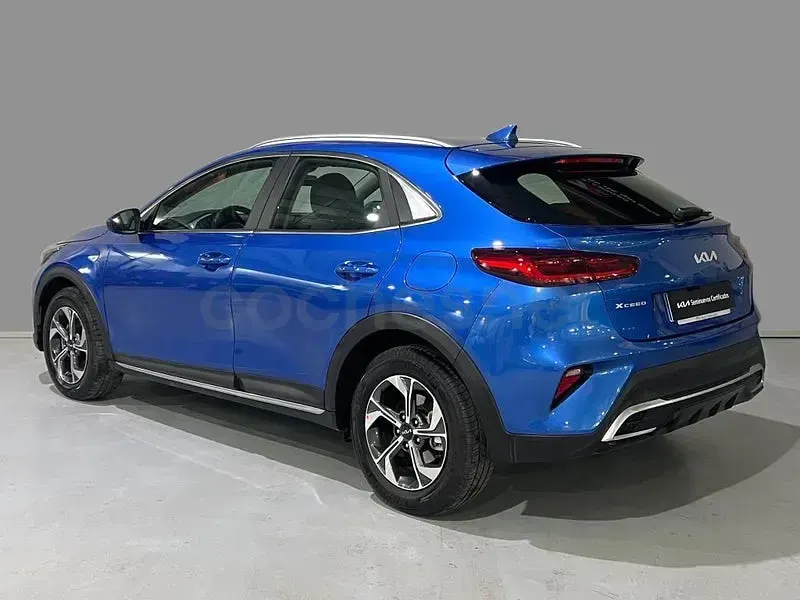 Usado Kia XCeed 140 CV (102 kW) 2025 Azul SUV