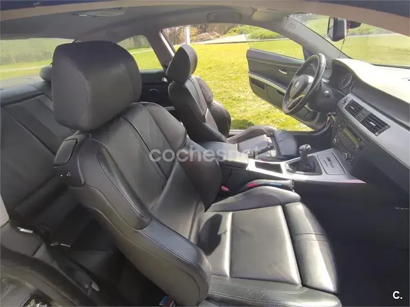Usado BMW 330 231 CV (169 kW) 2007 Gris / plata Coupe