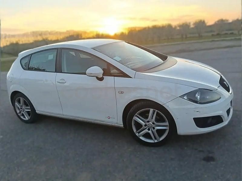 Usado Seat Leon Style 105 CV (77 kW) 2012 Blanco Berlina
