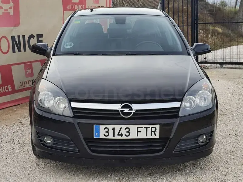 Usado Opel Astra Sport 100 CV (73 kW) 2008 Negro Berlina