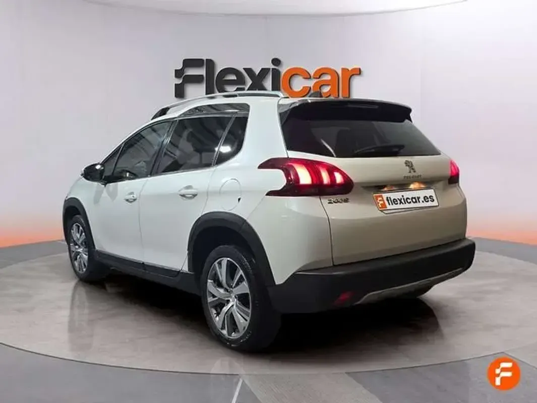Usado Peugeot 2008 Allure 131 CV (96 kW) 2018 Blanco SUV