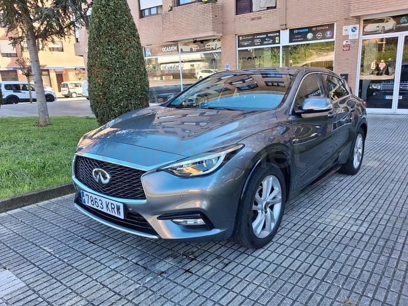 Usado Infiniti Q30 Premium 156 CV (114 kW) 2019 Gris / plata Berlina