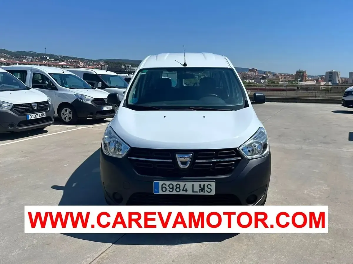 Usado Dacia Dokker Essentiel 110 CV (80 kW) 2021 Blanco Monovolumen