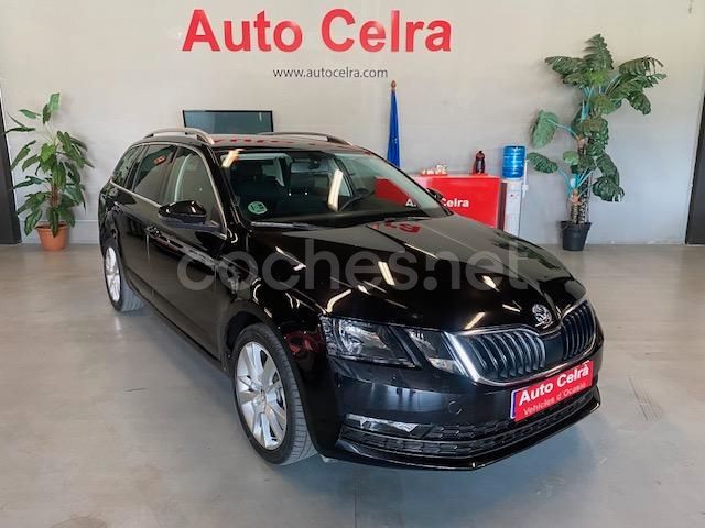 Negro Usado 2019 Skoda Octavia Ambition Familiar | 12.900 € (Precio justo) - Imagen 1/4