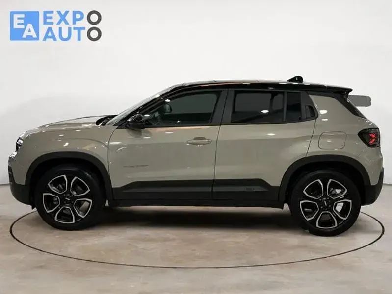 Usado Jeep Avenger Summit 100 CV (73 kW) 2024 Gris / plata SUV
