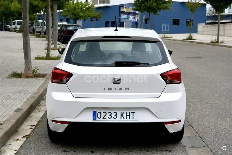 Usado Seat Ibiza Style 75 CV (55 kW) 2018 Blanco Utilitario