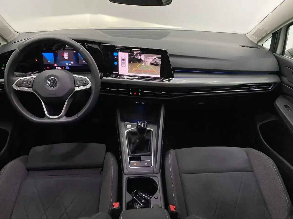 Käytetty VW Golf VII Style 150 HP (110 kW) 2021 Valkoinen Viistoperä