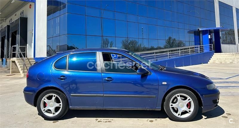 Usado Seat Leon Sport 105 CV (77 kW) 2004 Azul Utilitario