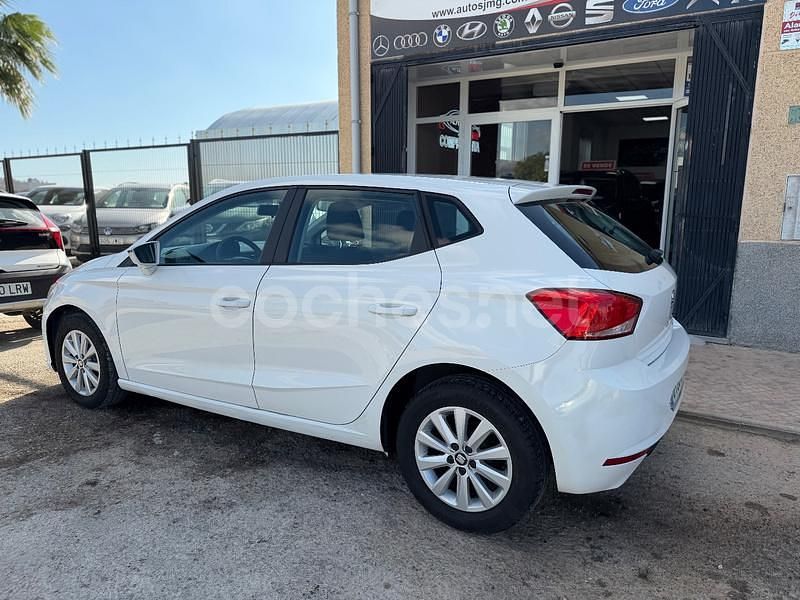 Usado Seat Ibiza Reference 75 CV (55 kW) 2017 Blanco Berlina