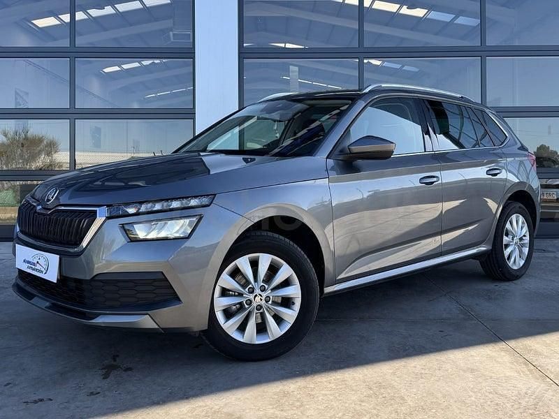 Usado Skoda Kamiq Ambition 110 CV (80 kW) 2022 Gris / plata SUV