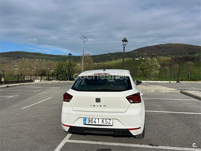 Usado Seat Ibiza Style Plus 95 CV (69 kW) 2019 Blanco Utilitario