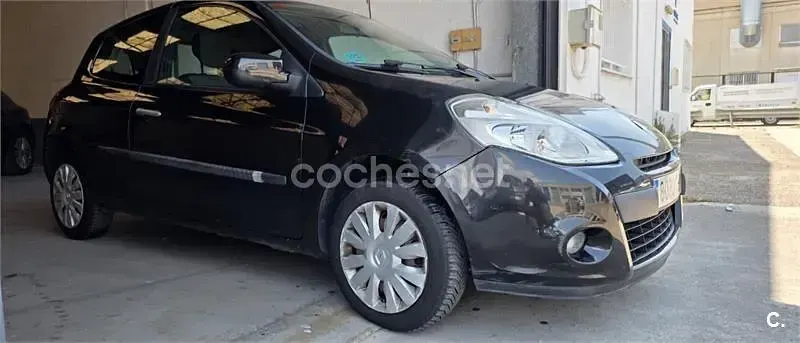 Usado Renault Clio II Authentique 75 CV (55 kW) 2010 Negro Berlina