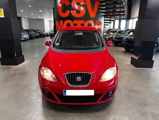 Usado Seat Altea Ecomotive 105 CV (77 kW) 2012 Rojo Monovolumen