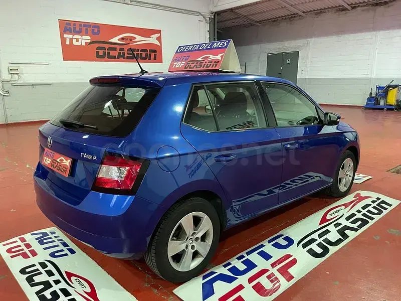 Usado Skoda Fabia Ambition 95 CV (69 kW) 2018 Azul Berlina
