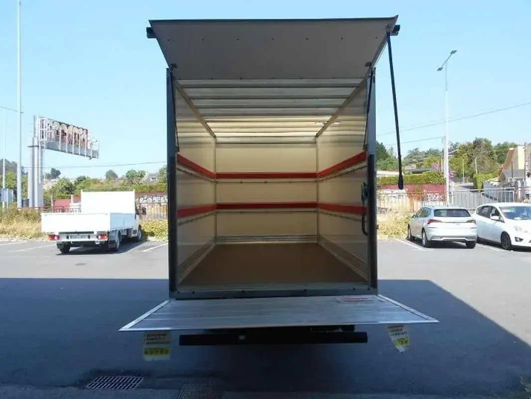 Usado Ford Transit 131 CV (96 kW) 2023 Blanco Van