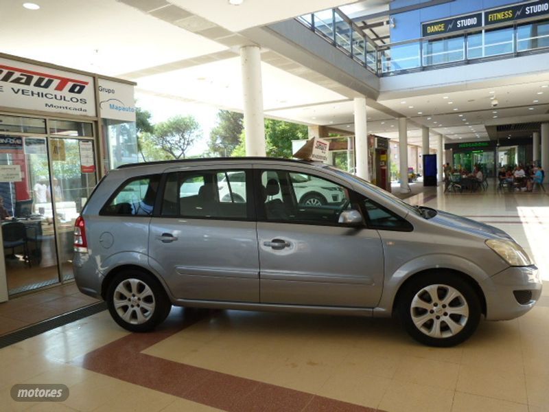 Usado Opel Zafira Enjoy 120 CV (88 kW) 2008 Plateado Monovolumen