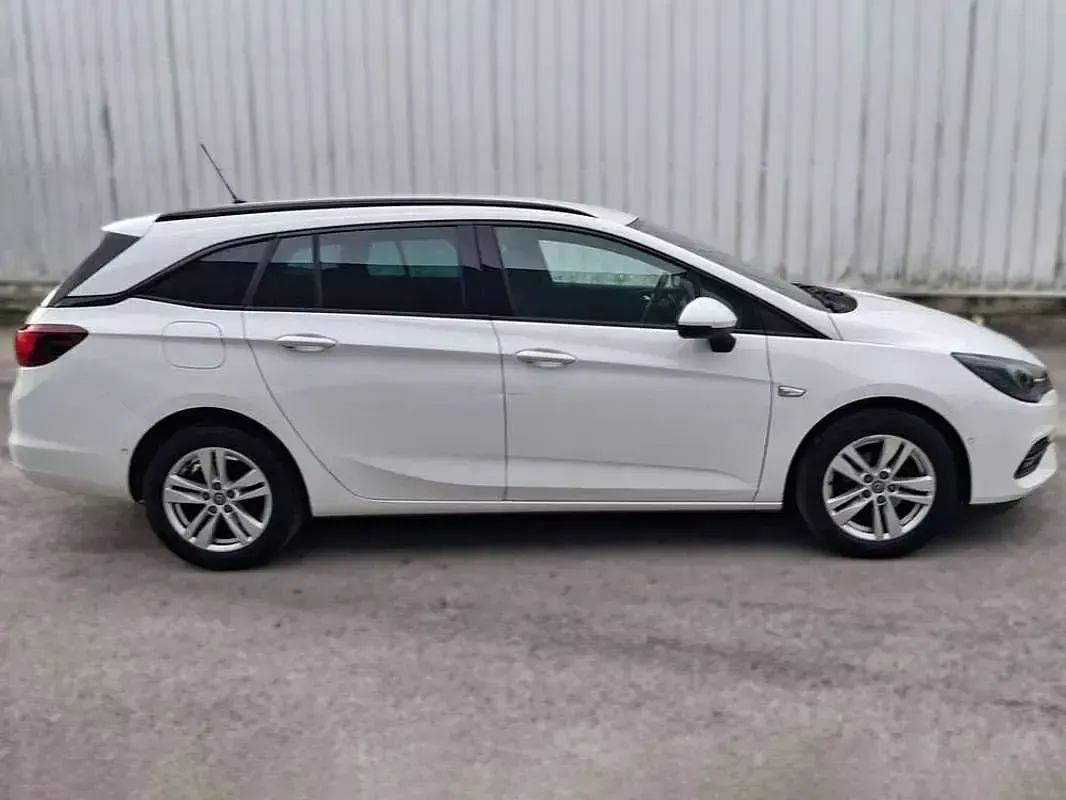 Usado Opel Astra GS Line 110 CV (80 kW) 2020 Blanco Berlina
