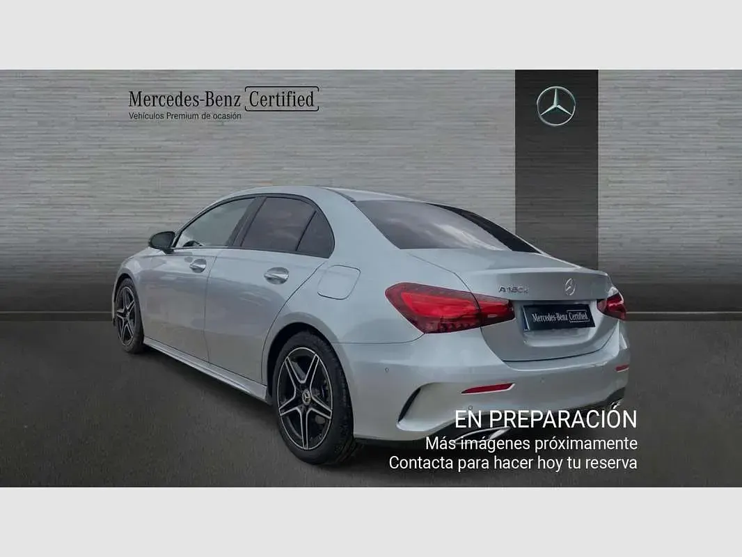 Usado Mercedes A180 116 CV (85 kW) 2025 Plateado Berlina