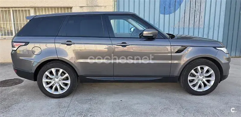Usado Land Rover Range Rover SE 258 CV (189 kW) 2015 Gris / plata SUV